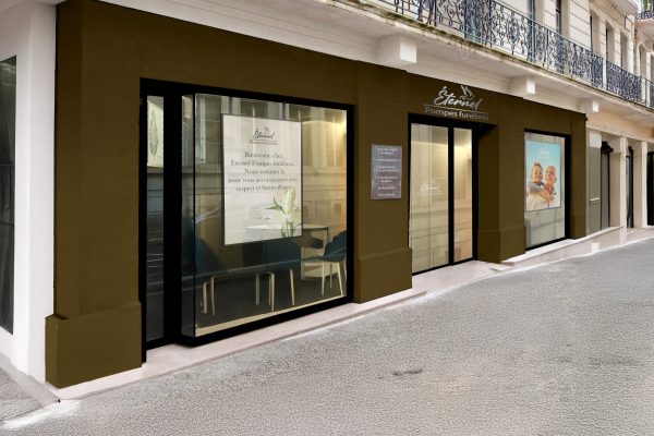 affichage-dynamique-services-funéraires-vitrine